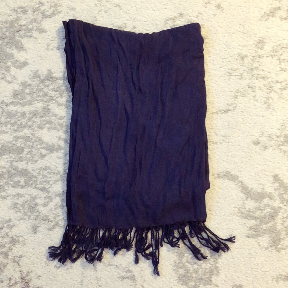 Soft navy blue pashmina fringed scarf